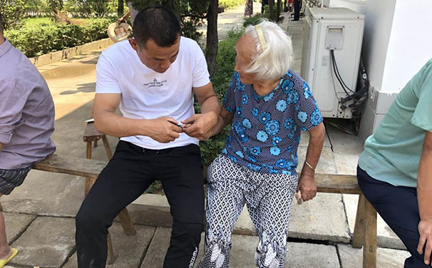 愛(ài)滿福利院，湖北昌利員工端午節(jié)前送溫暖