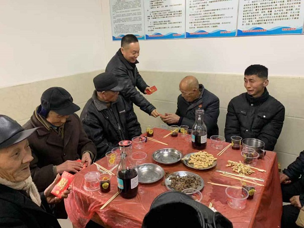 2019讓愛依舊，湖北昌利領(lǐng)導(dǎo)前往福利院慰問