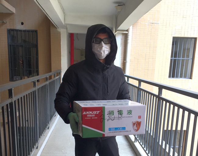 湖北昌利的這個(gè)普通家庭，一家三口都是志愿者