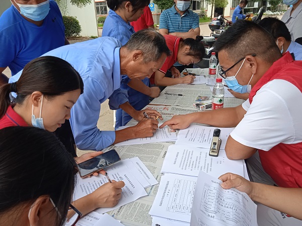 交警中隊聯(lián)合昌利公司為員工進行電動車掛牌服務(wù) 交警中隊聯(lián)合昌利公司為員工進行電動車掛牌服務(wù)